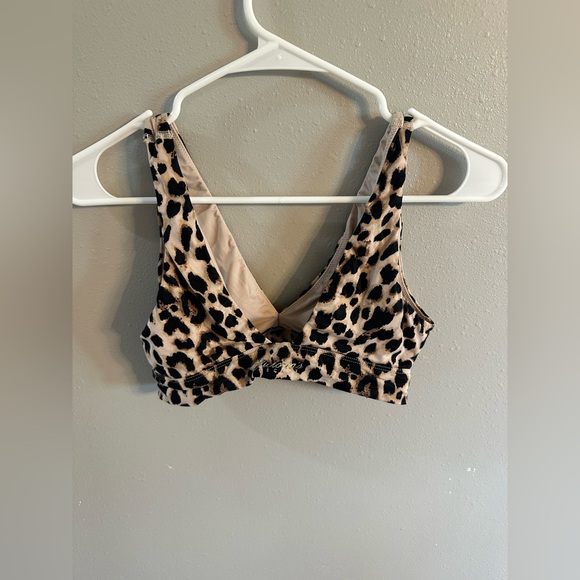 Victoria Secret Leopard Print V-Neck Bralette - Picture 4 of 7